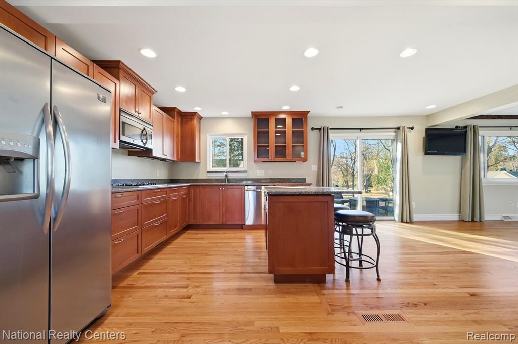 5595 Birdview Heights, Orchard Lake Village, MI 48324 — Photo 4