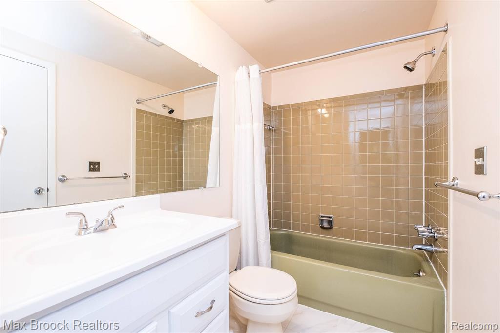 1829 BRENTWOOD Drive, Troy, MI 48098 — Photo 23