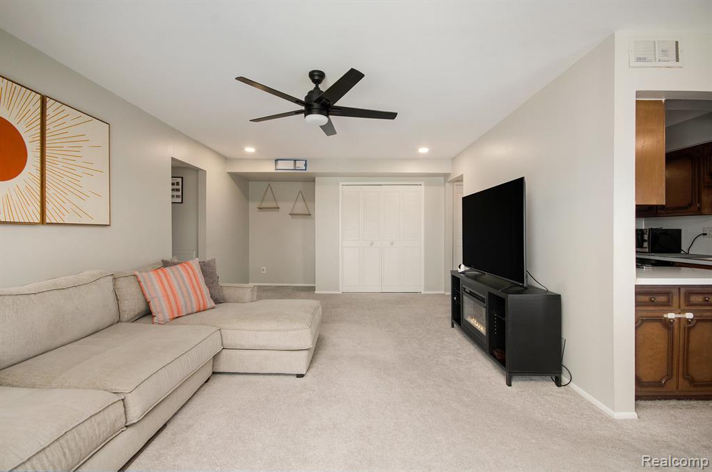 510 Riviera Drive, 157, Saint Clair Shores, MI 48080 — Photo 5