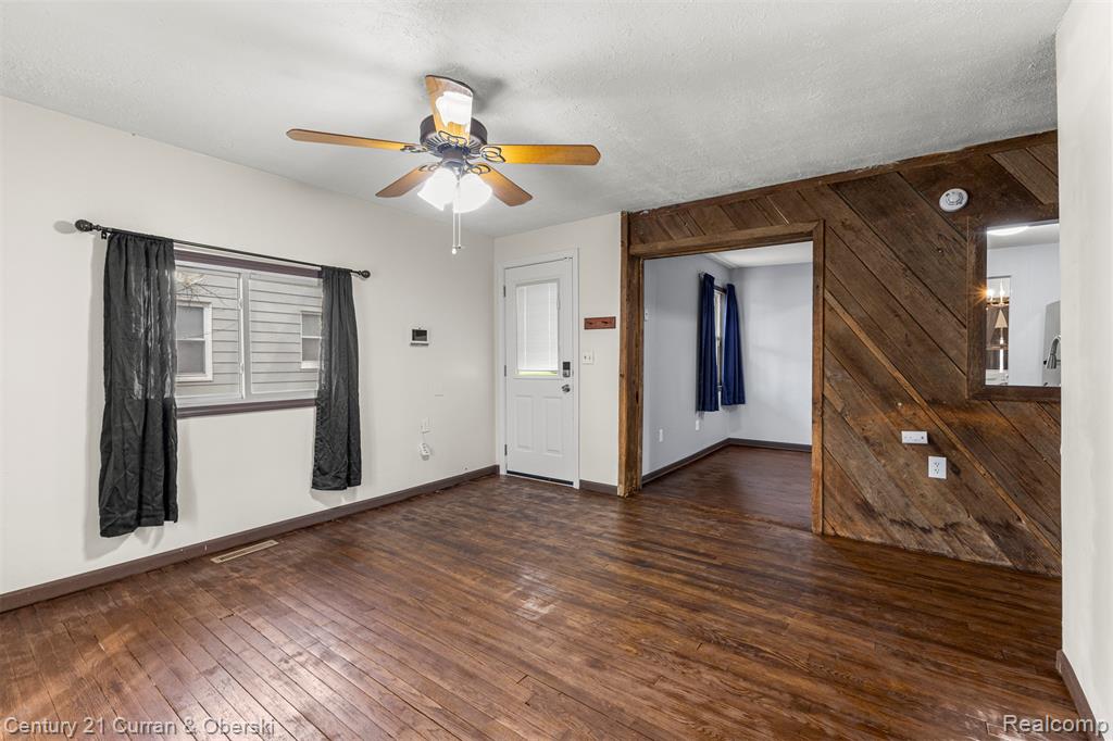 977 Boston Avenue, Waterford, MI 48328 — Photo 9