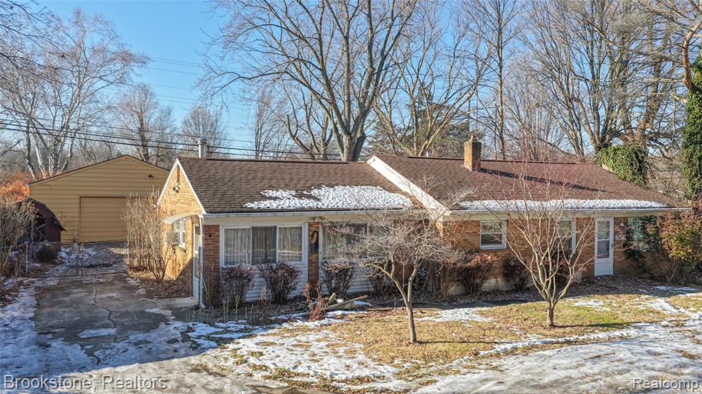 656 S CASS LAKE Road, Waterford, MI 48328 — front exterior