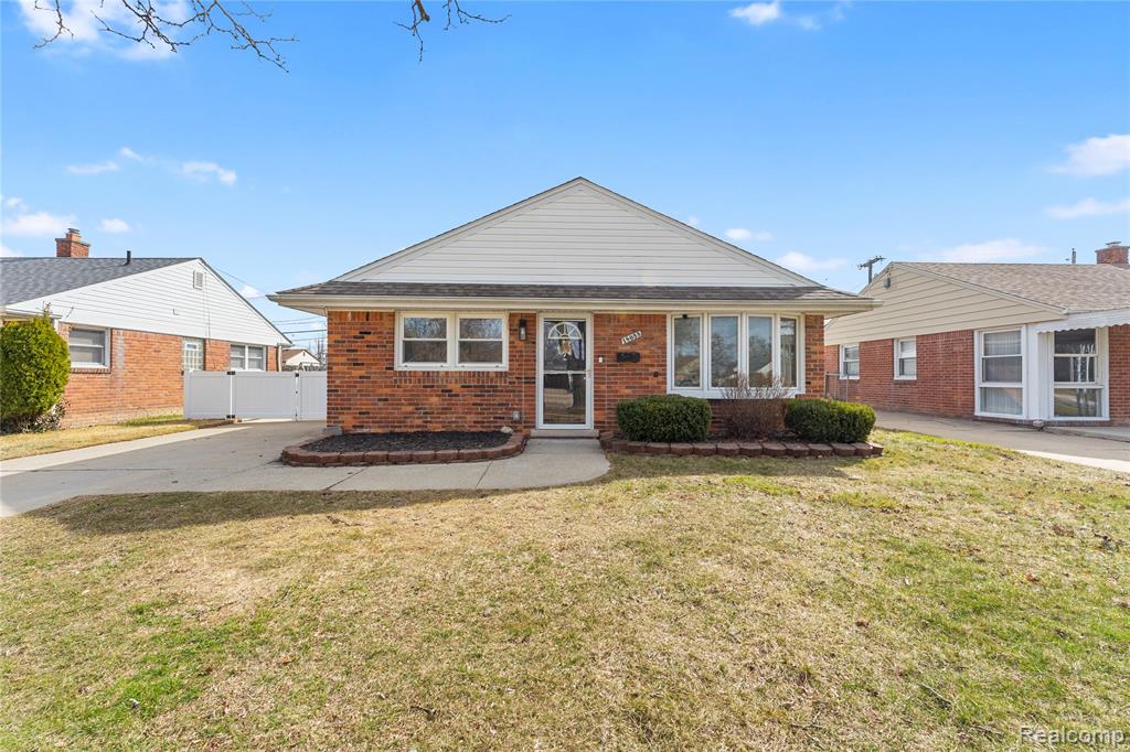 18055 Hinton Street, Riverview, MI 48193 — front exterior