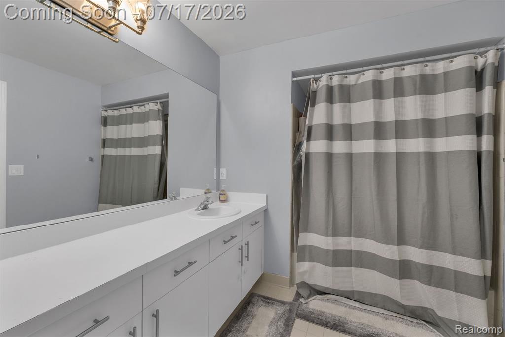6081 Beachwood Drive, West Bloomfield, MI 48324 — Photo 39