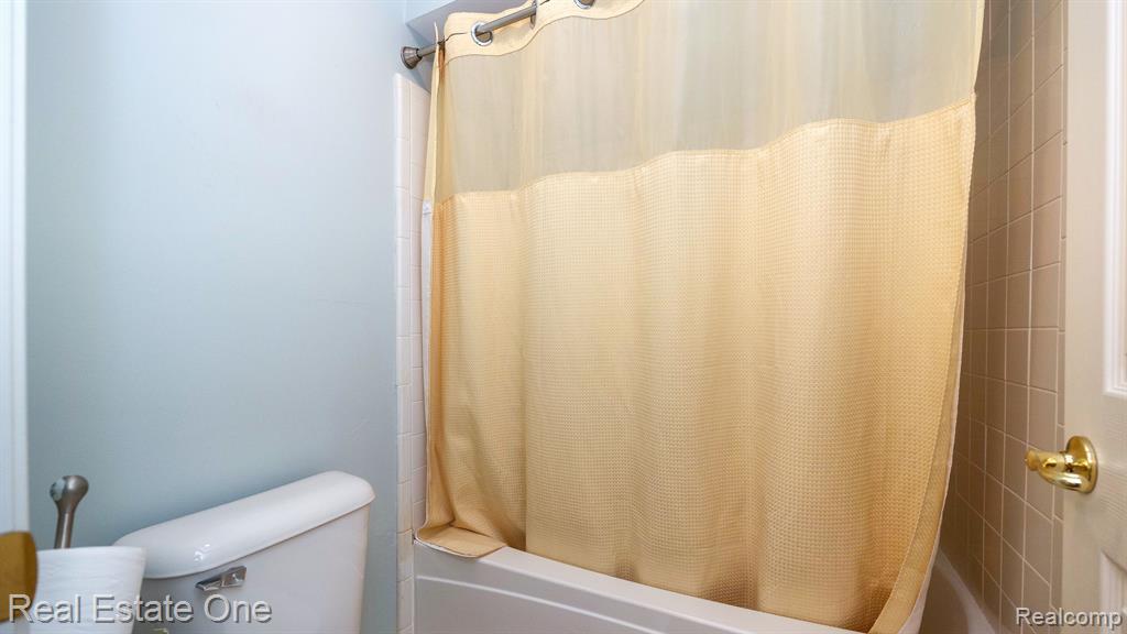 17041 ALGONQUIN Drive, Northville, MI 48168 — Photo 52