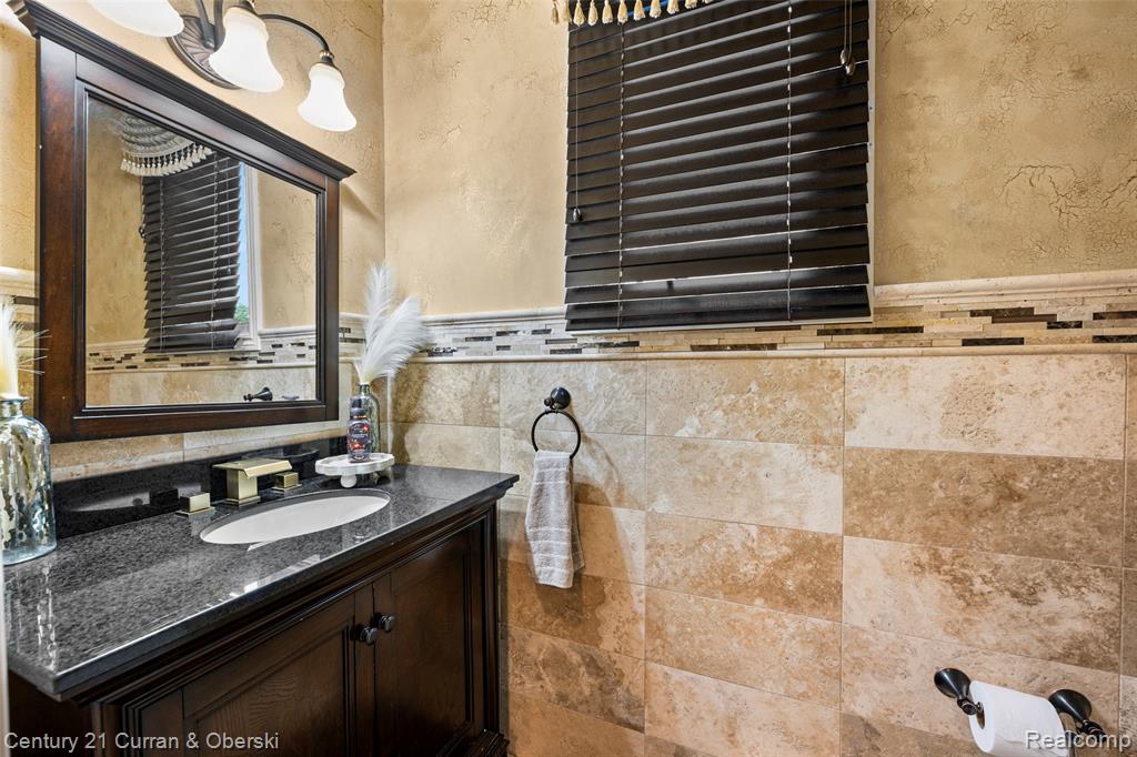 18091 Peninsula Way, Northville, MI 48168 — Photo 20