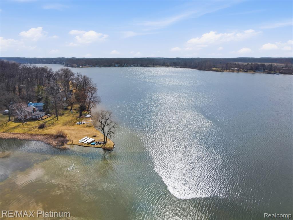562 S Hughes Road, Howell, MI 48843 — Photo 17