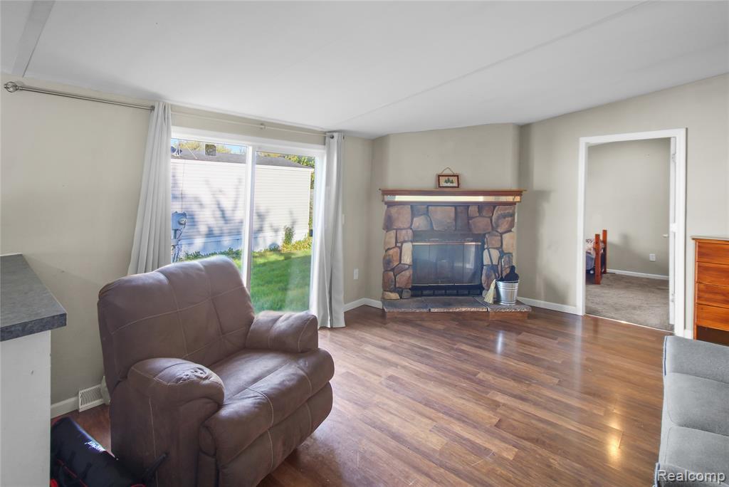 85 Oak Ridge, Monroe, MI 48161 — Photo 12