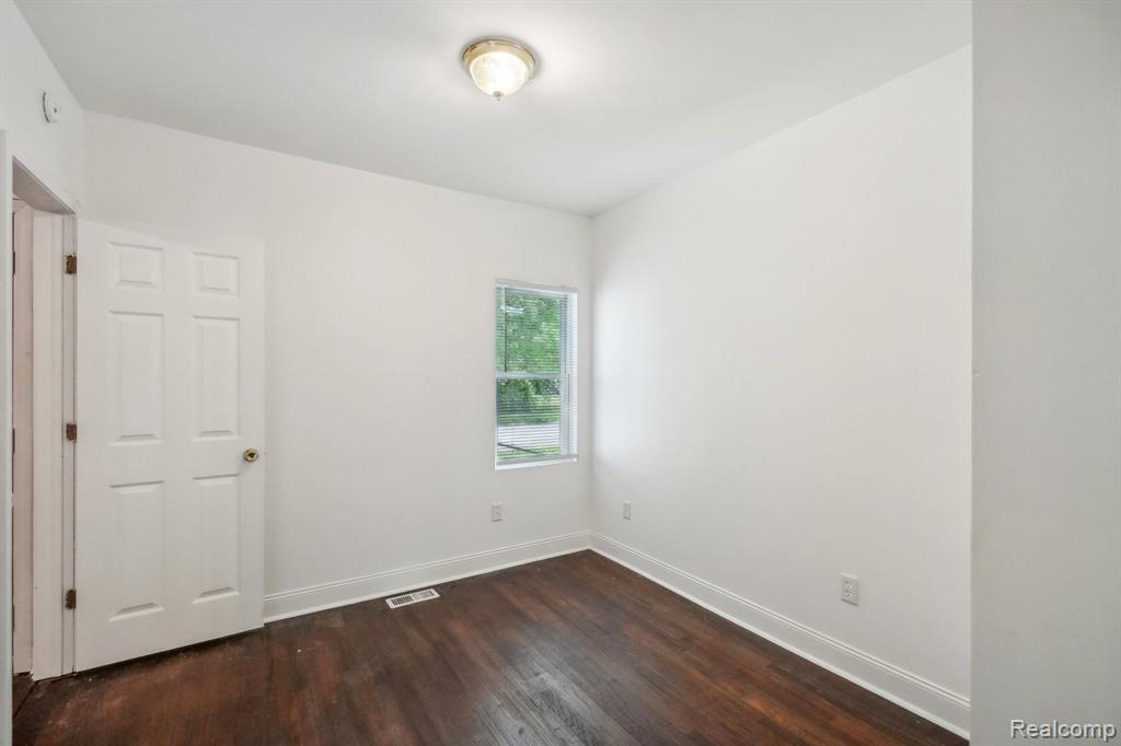 46 E HAYES Avenue, Hazel Park, MI 48030 — Photo 20