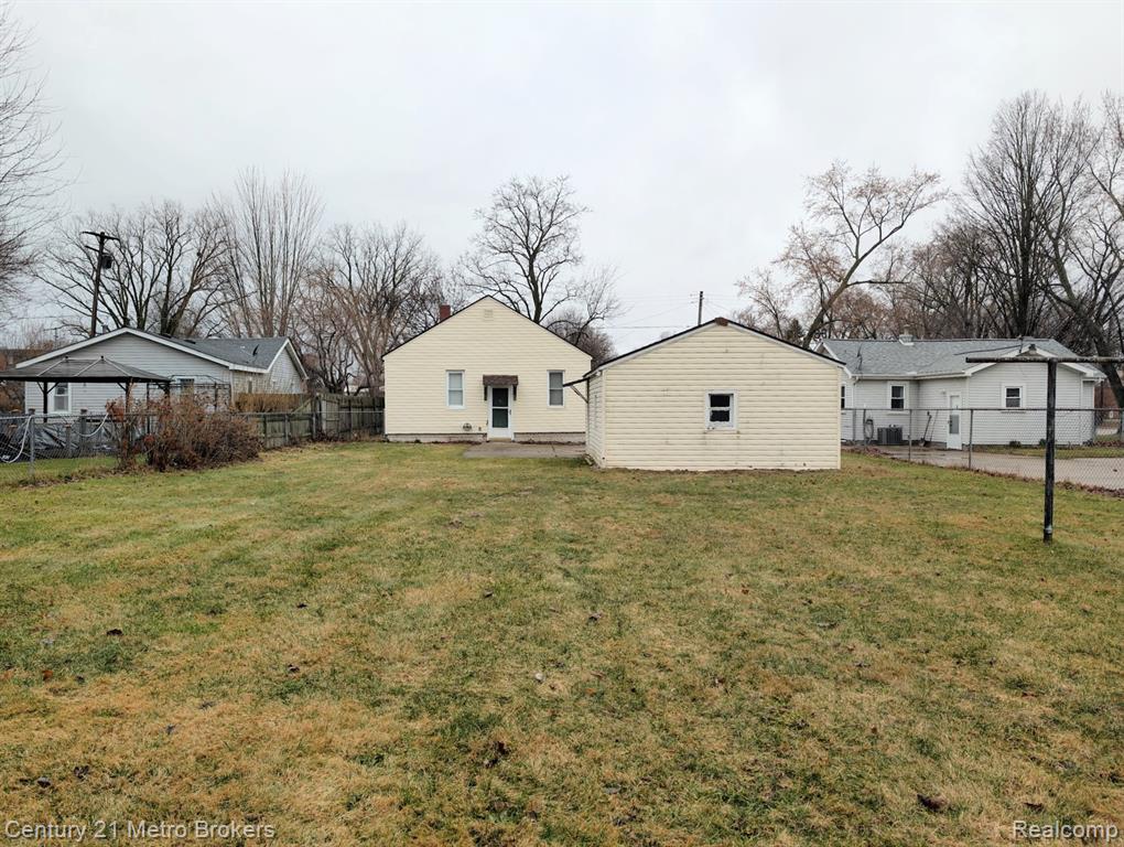 2074 N Center Road, Burton, MI 48509 — Photo 18