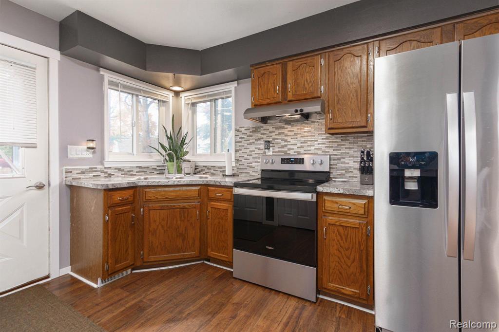 5404 SARVIS Avenue, Waterford, MI 48327 — Photo 11