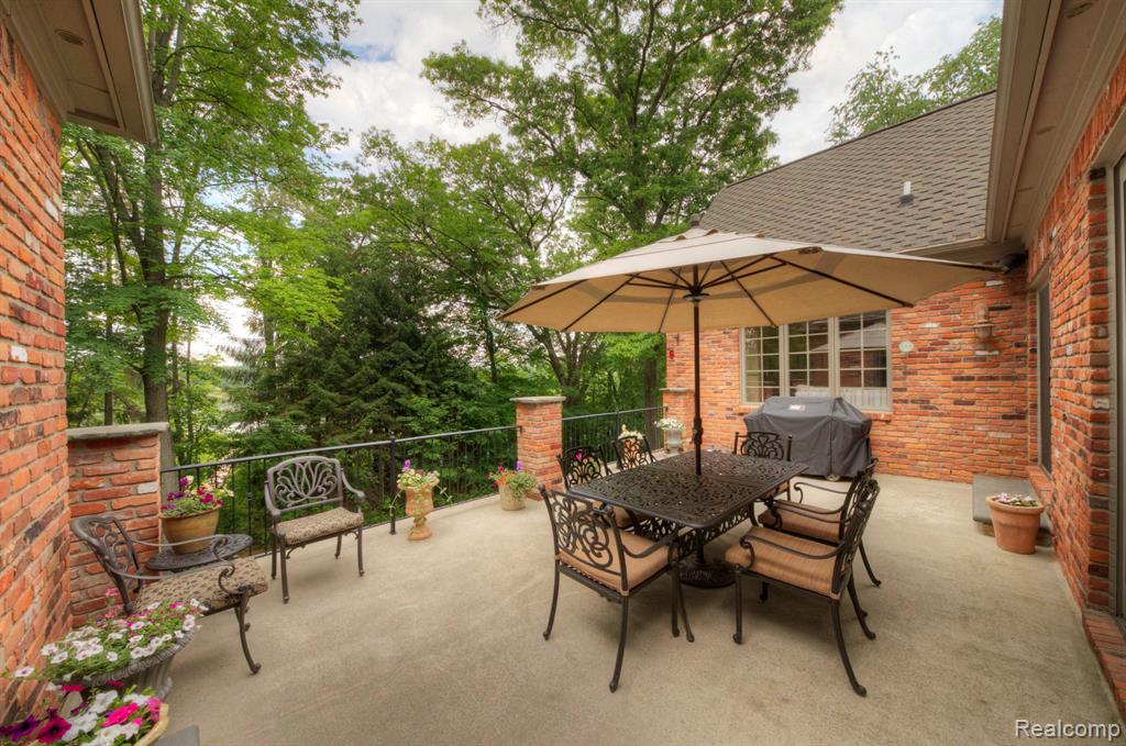 5718 EVERGREEN, Howell, MI 48855 — Photo 36