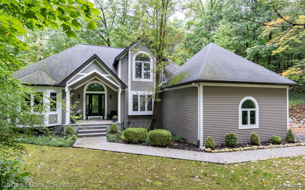 8673 Mohican Dr, Clarkston, MI 48348 — front exterior