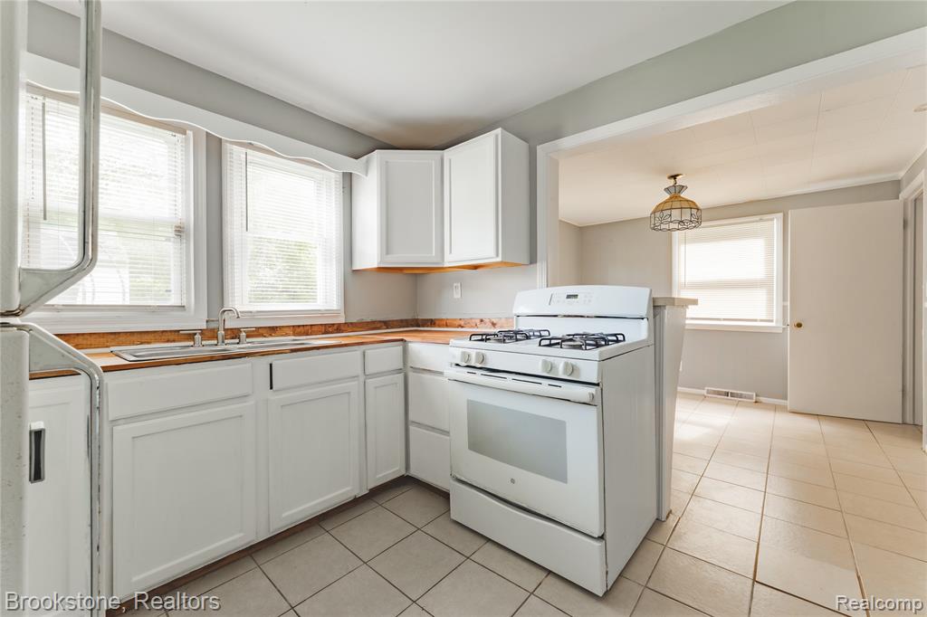 62 Court Street, Pontiac, MI 48342 — Photo 7