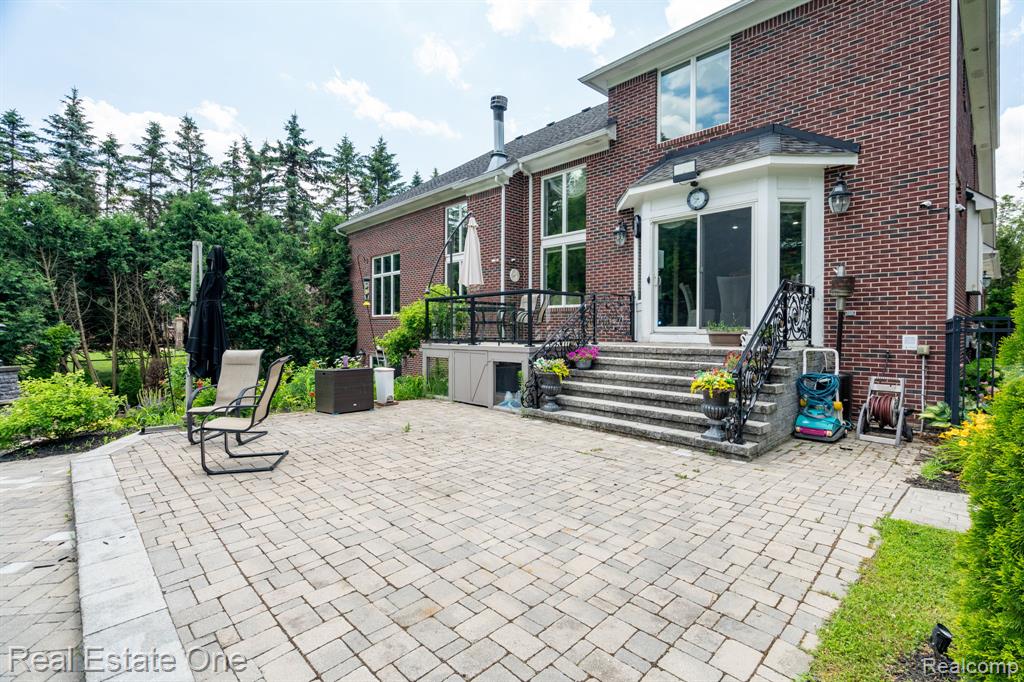 6120 EVANSWOOD Road, Troy, MI, 48085