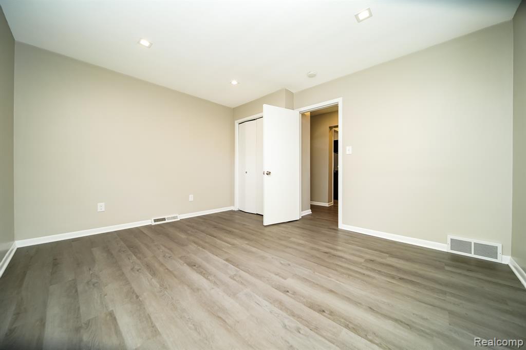 5367 E 13 Mile Road, Warren, MI 48092 — Photo 30