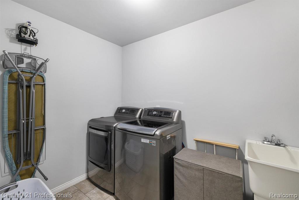 9754 Windsor Lane, Clarkston, MI 48348 — Photo 43