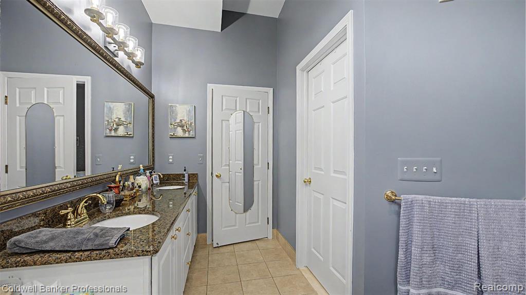 43662 Vintners Place Drive, Sterling Heights, MI 48314 — Photo 31