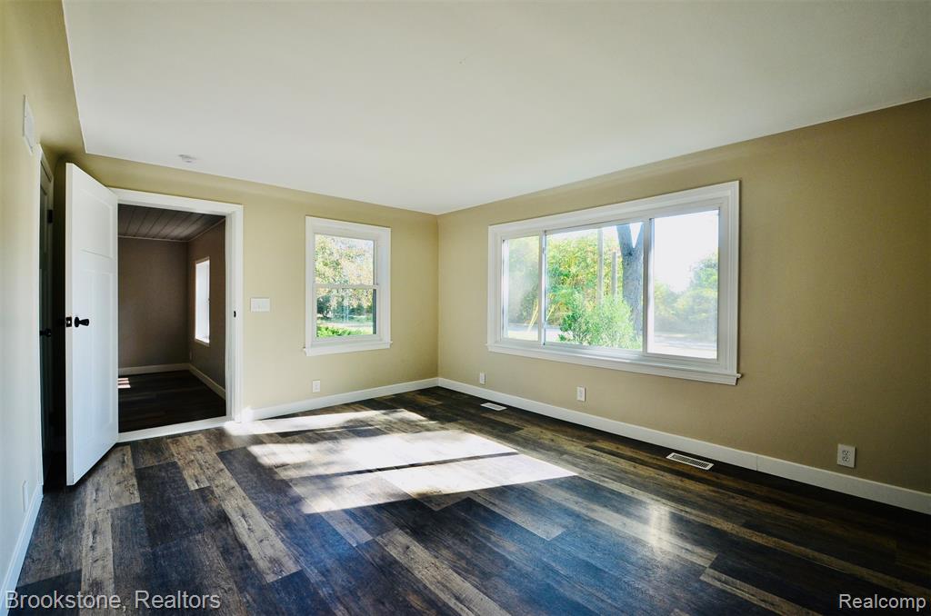 7565 Old Pond Drive, Clarkston, MI 48348 — Photo 10