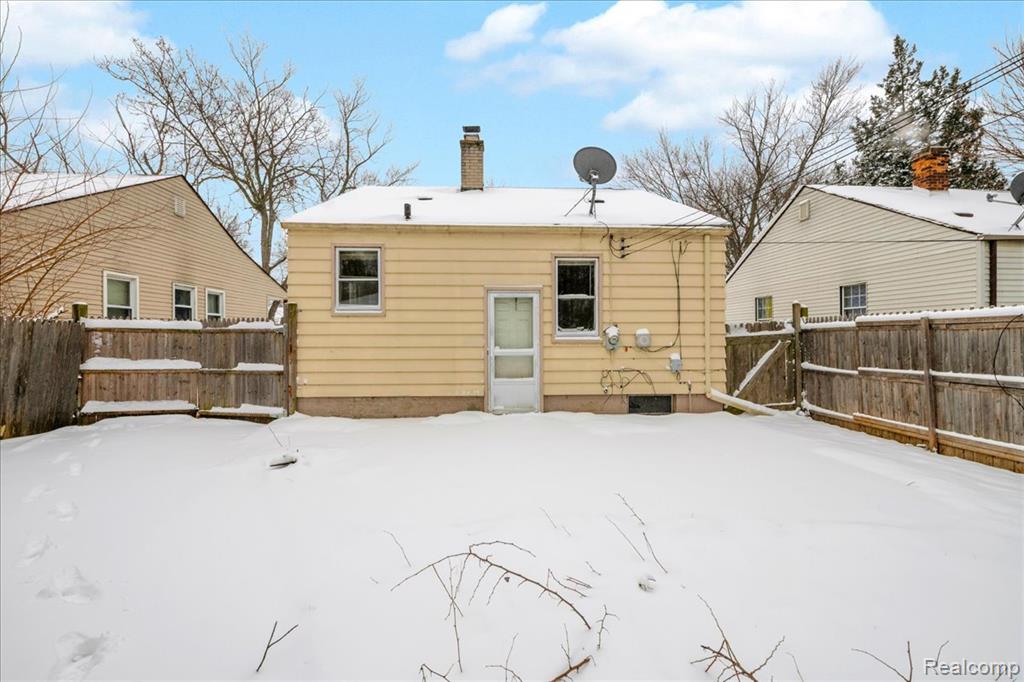 18981 Kenosha Street, Harper Woods, MI 48225 — Photo 21