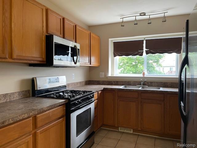 7002 Hayes Street, Grand Blanc, MI 48439 — Photo 5