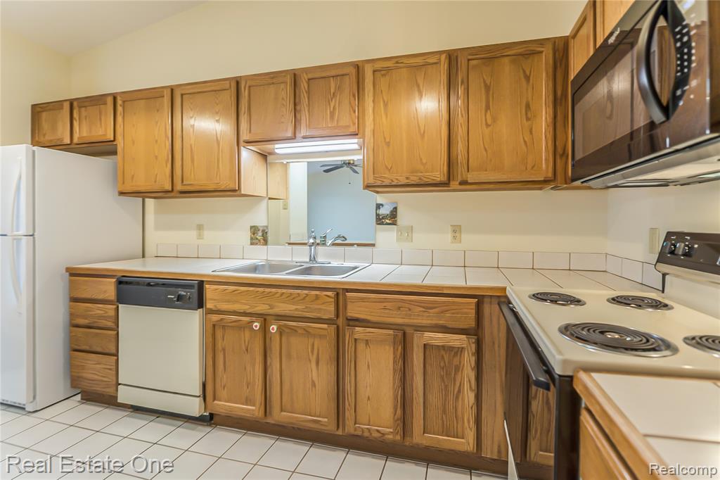 62340 Arlington Circle, 3, South Lyon, MI 48178 — Photo 8