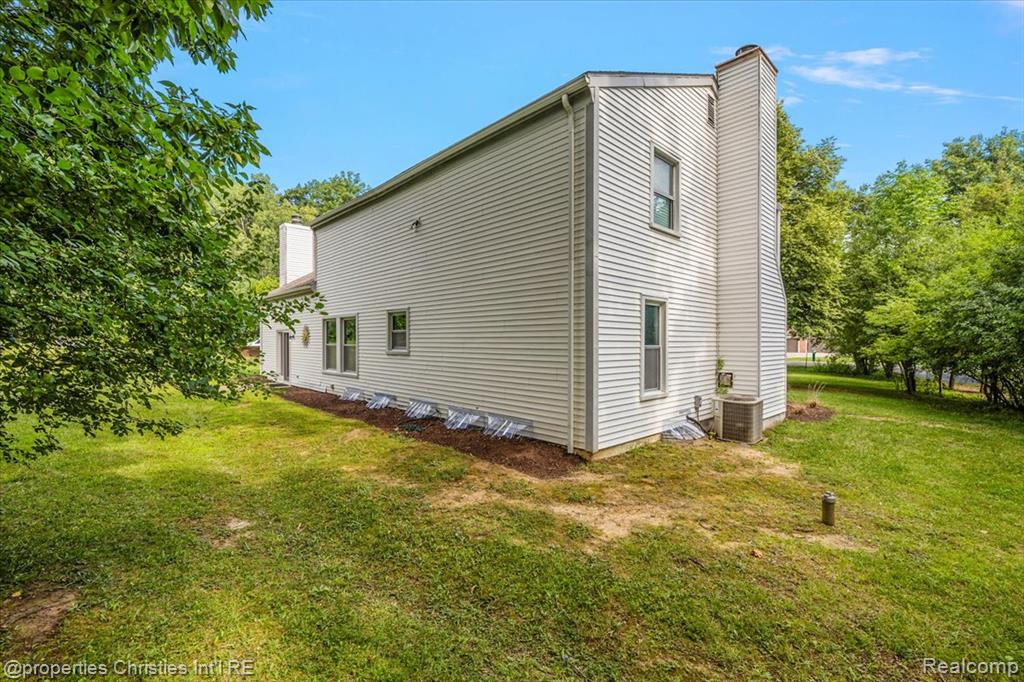 4069 Harbor Vista Drive, Orchard Lake Village, MI 48323 — Photo 42