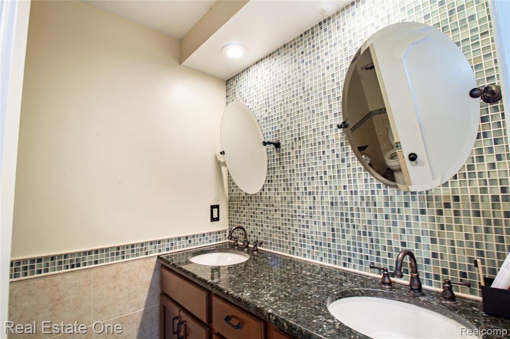 4300 Connie Drive, Sterling Heights, MI 48310 — Photo 12