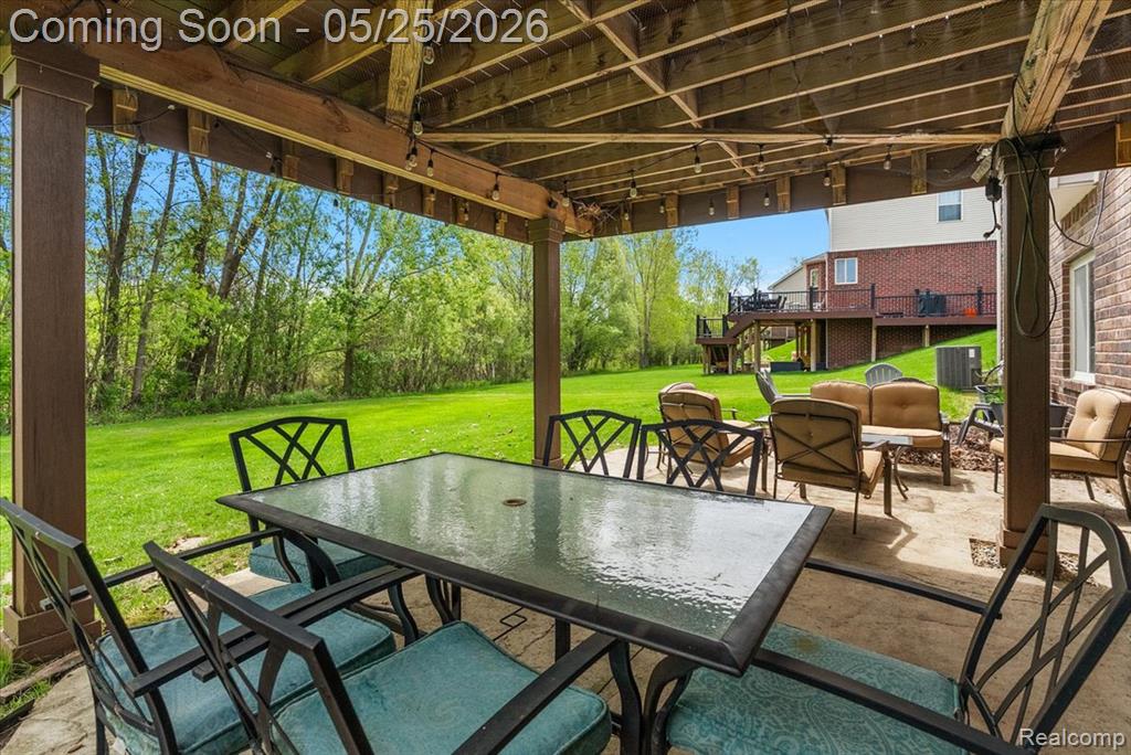 695 Dennison Court, Oakland, MI — Photo 52