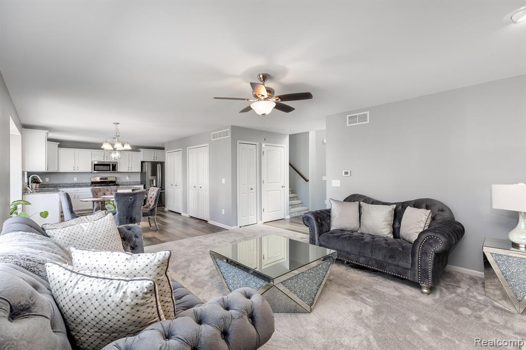 7245 Castell Boulevard, Van Buren, MI 48111 — Photo 6