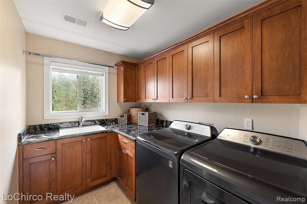 55223 Meadow Ridge Court, Shelby Twp, MI 48316 — Photo 35