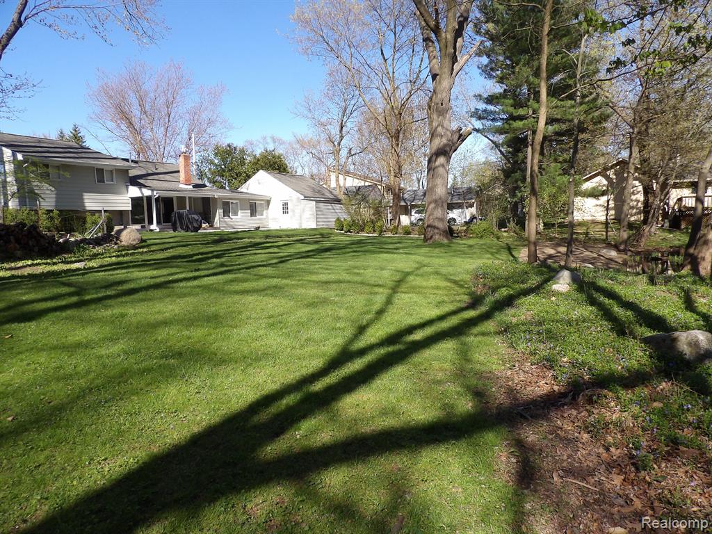 7315 COLONY Drive, West Bloomfield, MI 48323 — Photo 23