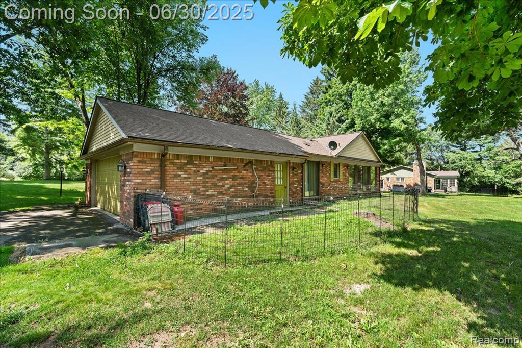 7248 Parkwood Drive, Fenton, MI 48430 — Photo 27