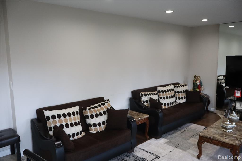 39552 Forbes Drive, Sterling Heights, MI 48310 — Photo 15
