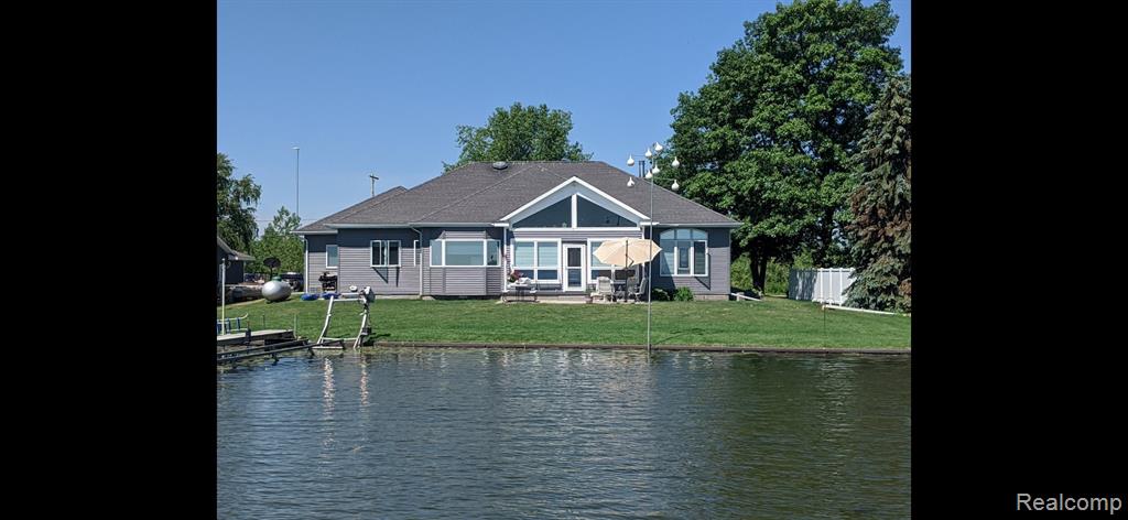 5871 Sandy Drive, Pinconning, MI 48650
