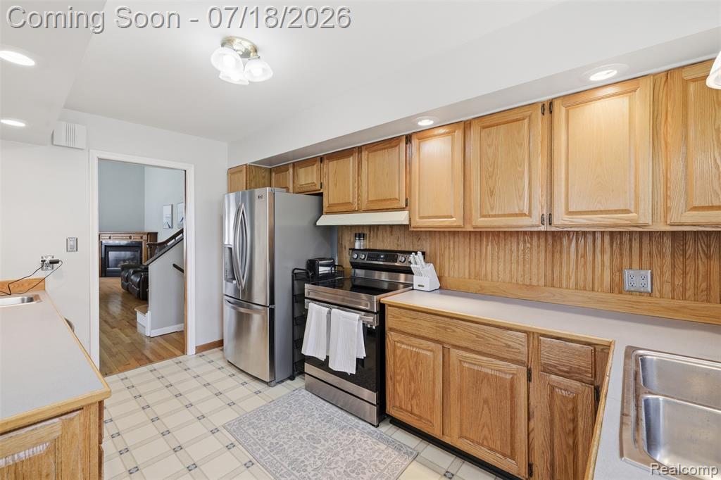 8825 Nebraska Street, Livonia, MI 48150 — Photo 18