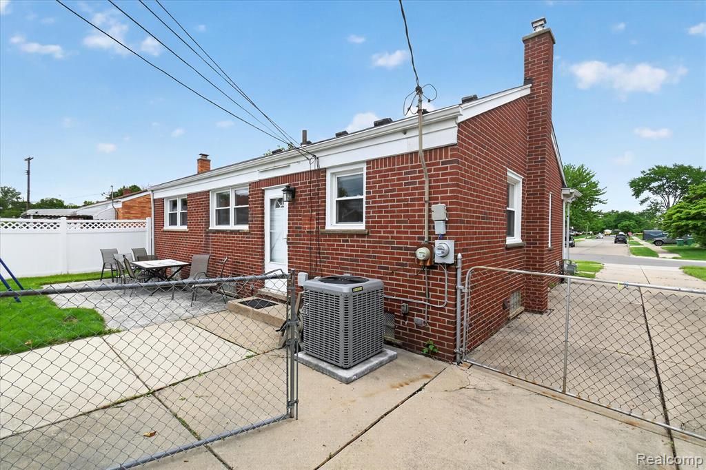 6601 Elizabeth Street, Garden City, MI — Photo 32