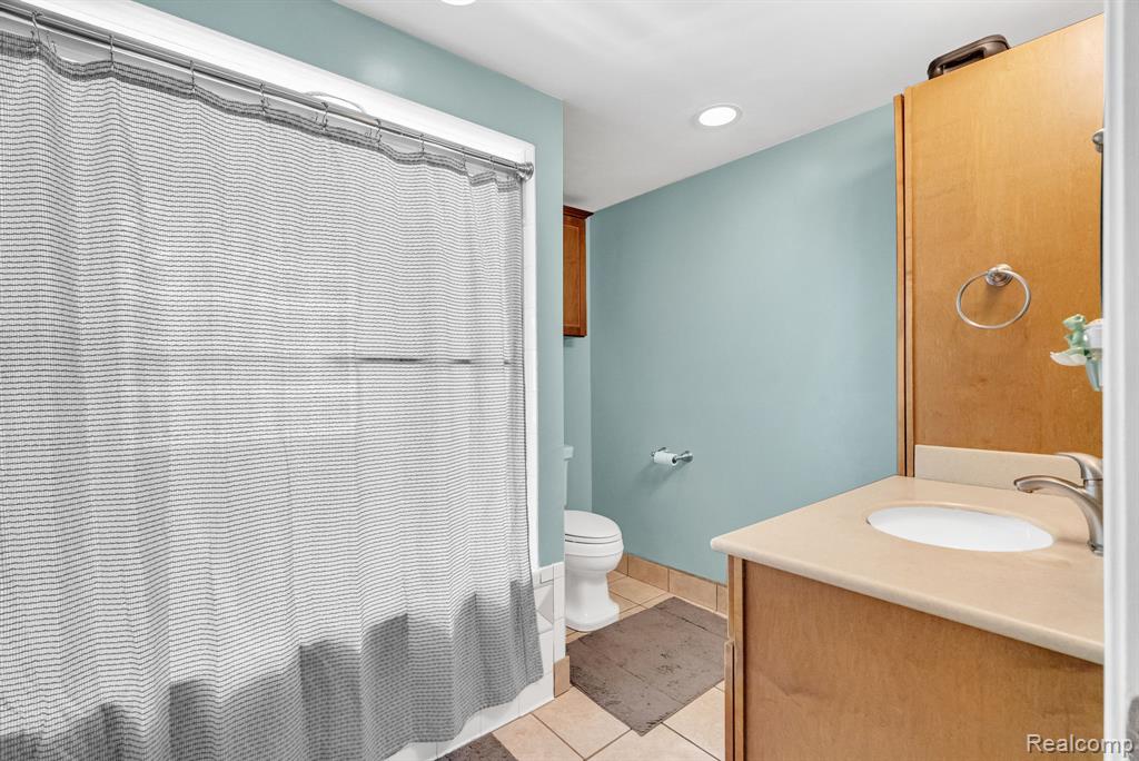 4350 Lessing Avenue, Waterford, MI 48329 — Photo 12