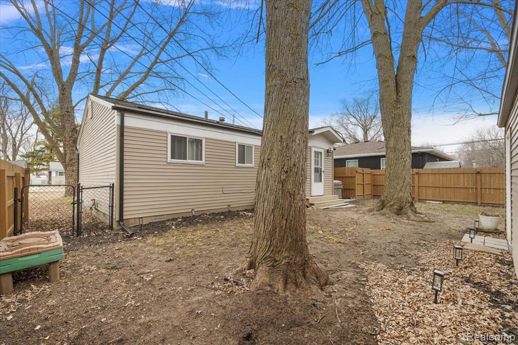 39621 Detroit Street, Harrison Township, MI — Photo 29