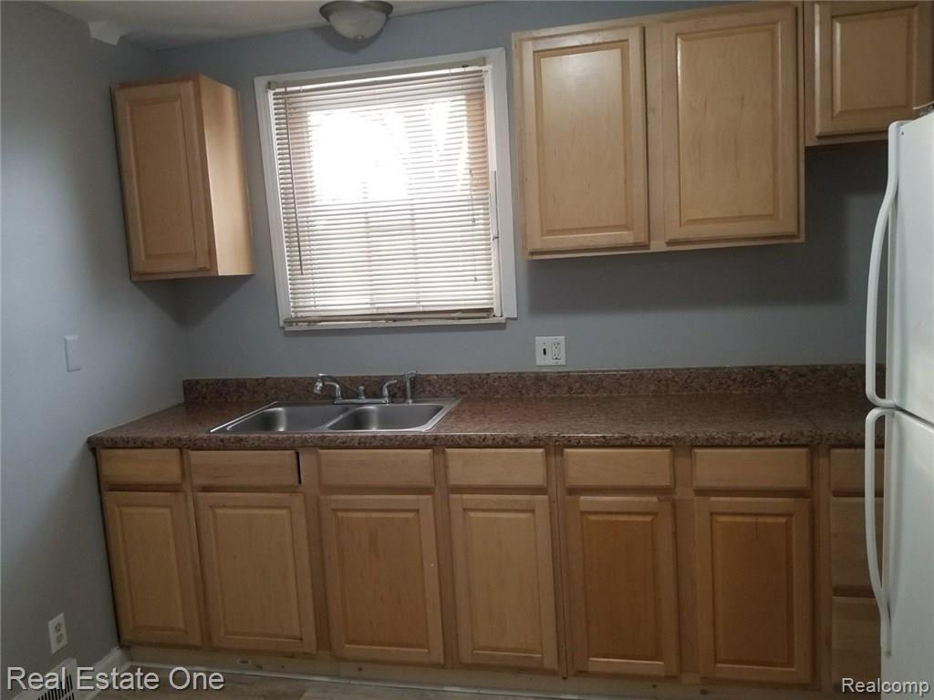 7343 GRANDMONT Avenue, Detroit, MI 48228 — Photo 6