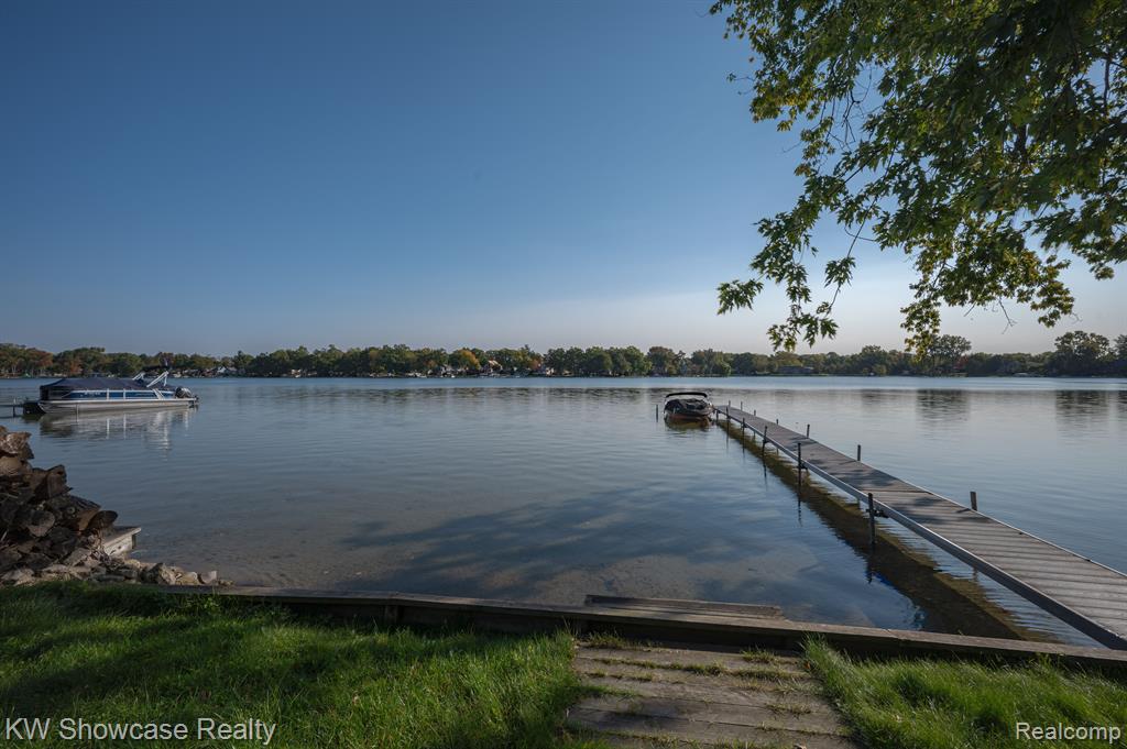 8621 OAKSIDE Avenue, Commerce Twp, MI 48382 — Photo 35