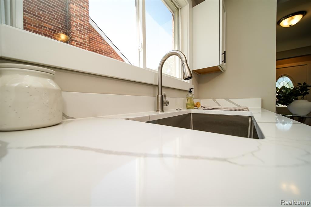 23610 Morton Street, Oak Park, MI 48237 — Photo 28