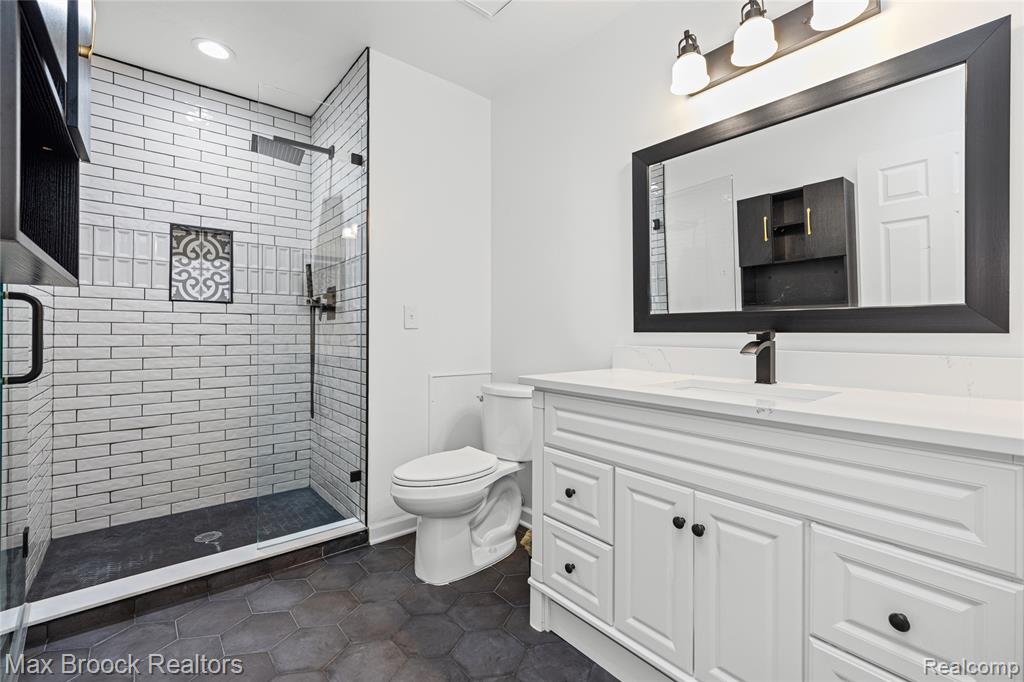 7432 Azalea Court, West Bloomfield, MI — Photo 13