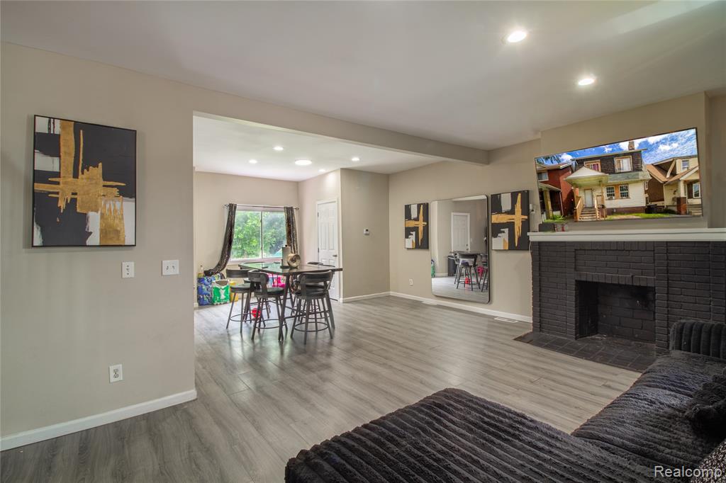 15344 Dexter Avenue - Photo 2