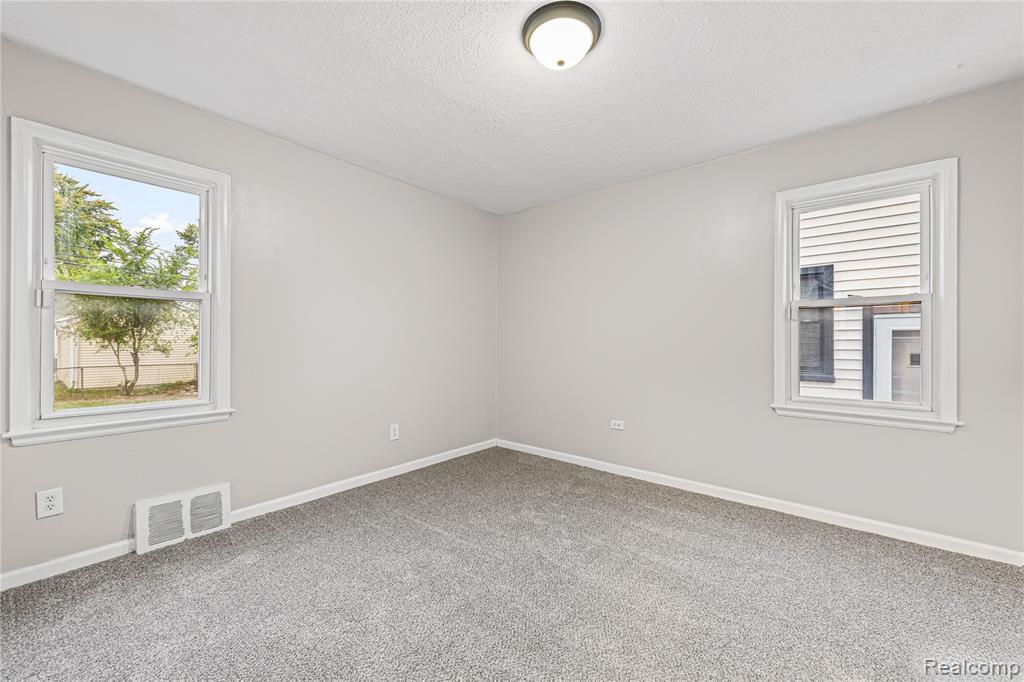 530 Mayflower Avenue, Lincoln Park, MI 48146 — Photo 7