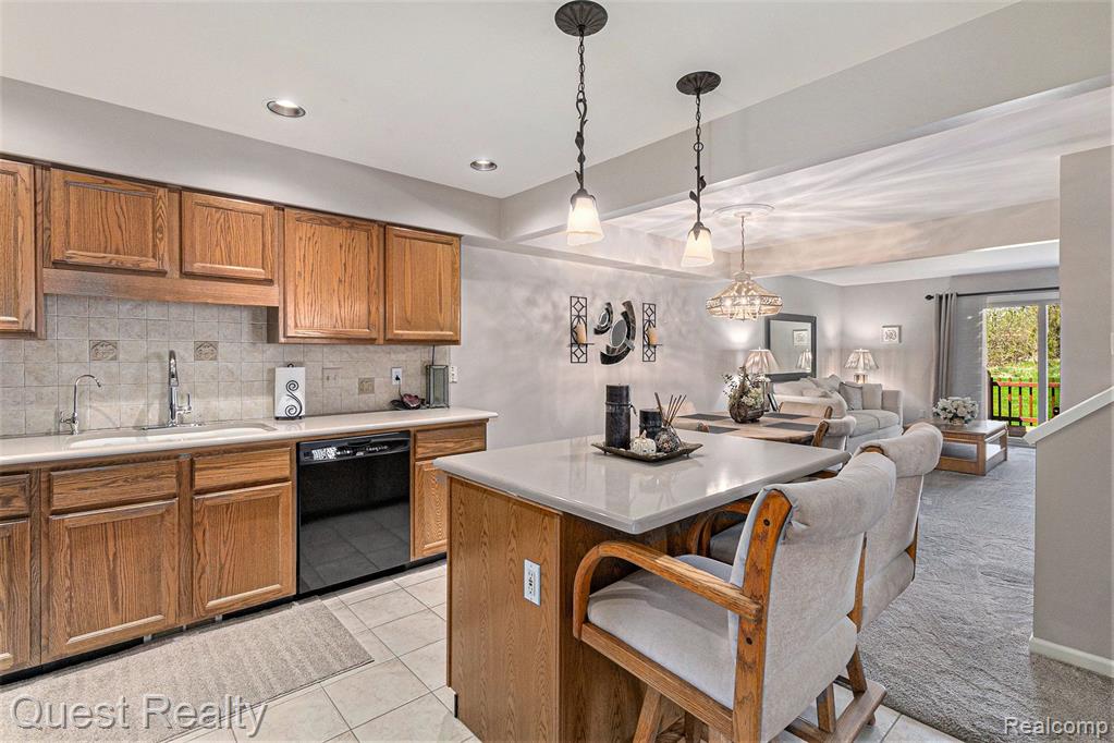 7897 MEADOW Drive, Waterford, MI 48329 — Photo 9