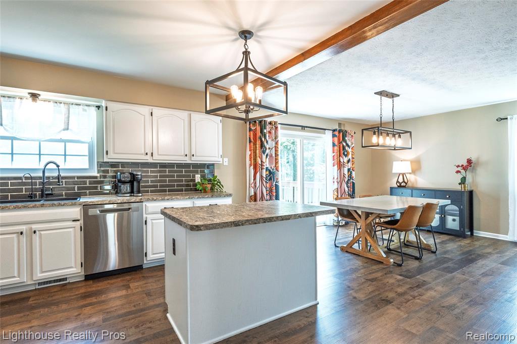 6713 Cheddar Valley Drive, Brighton, MI 48116 — Photo 18