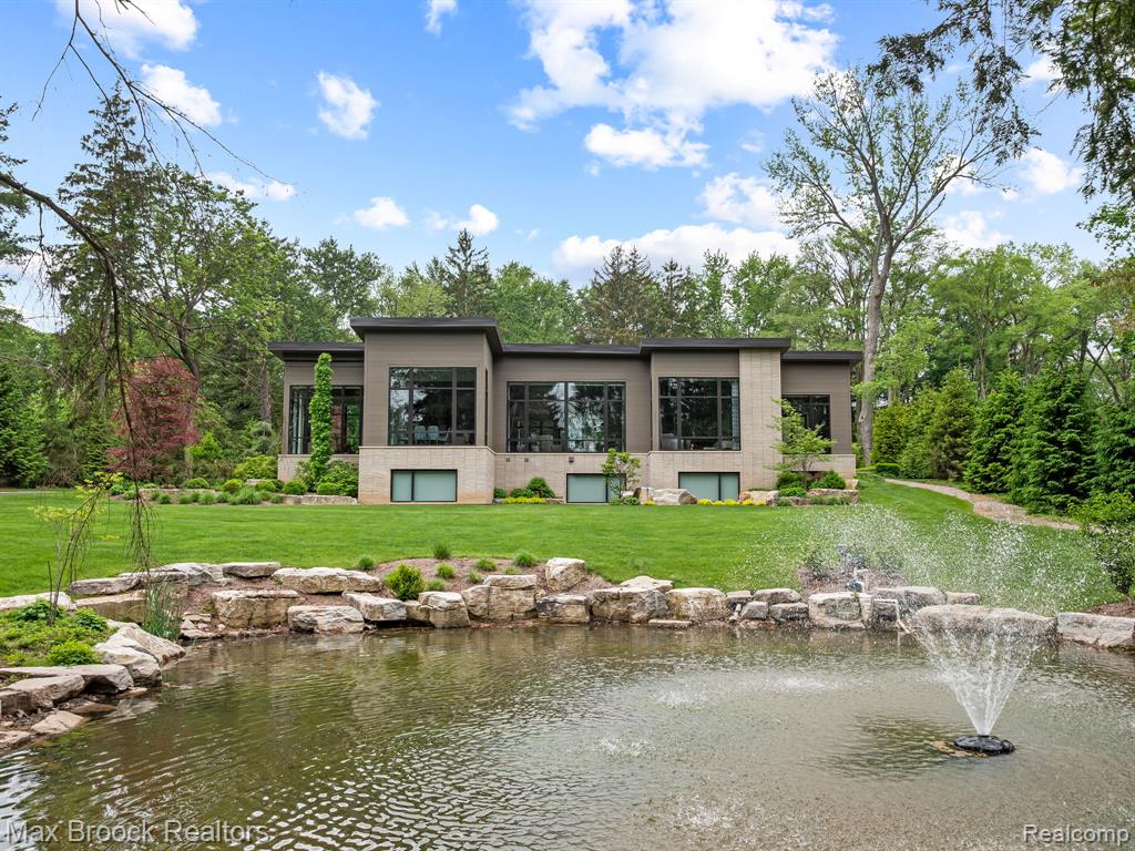 4890 Charing Cross Road, Bloomfield Hills, MI 48304 — front exterior