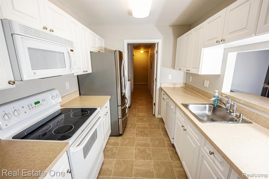5305 Brookemonte Circle, Rochester, MI 48306 — Photo 10