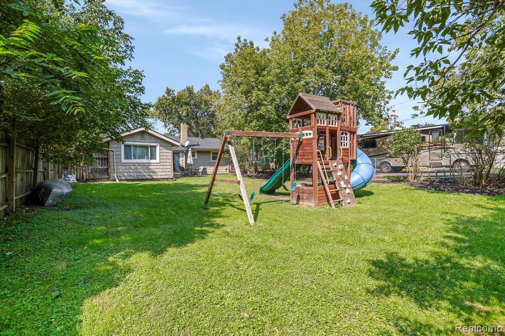 532 Elizabeth Street, Milford, MI 48381 — Photo 32