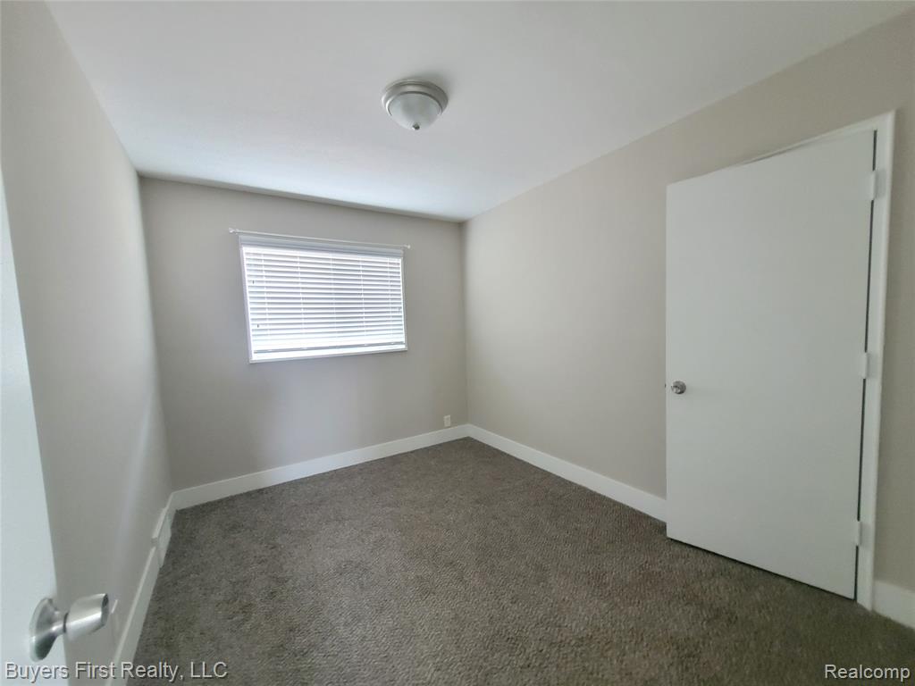 21741 Church Street, Oak Park, MI 48237 — Photo 8